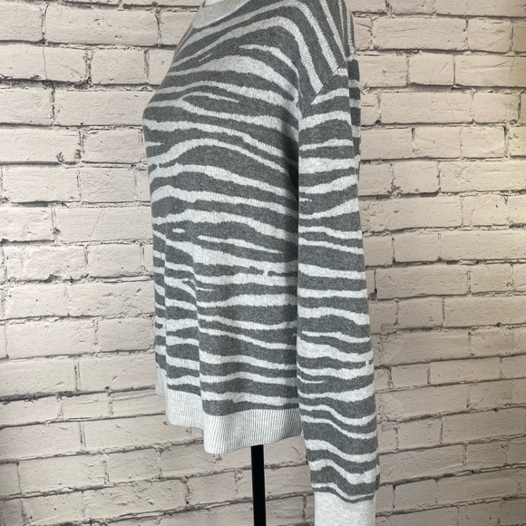 Ava & Viv Gray Animal Print Sweater size 0X - Picture 5 of 9
